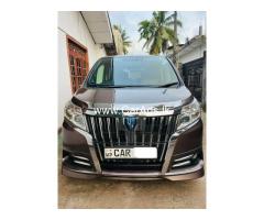 Toyota Esquire hybrid 2014