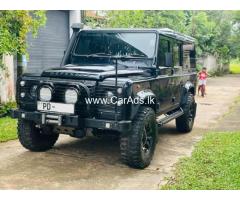 Land Rover Defender 200