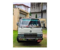 Nissan Caravan - 1986