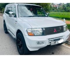 Mitsubishi Montero - 2000