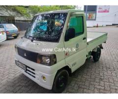 Mitsubishi Lorry 2001