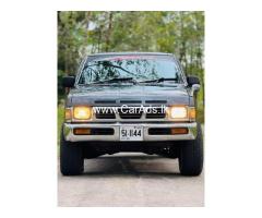 Nissan D21 - 1989
