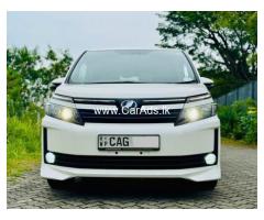 Toyota Voxy V Grade - 2014