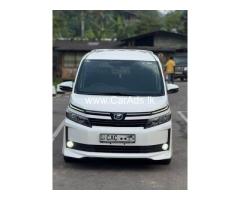 Toyota Voxy V Grade - 2014