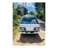 Nissan Vanette - 1990